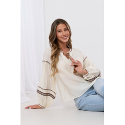Bluzka boho z haftem i wiązaniem przy dekolcie