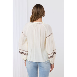 Bluzka boho z haftem i wiązaniem przy dekolcie