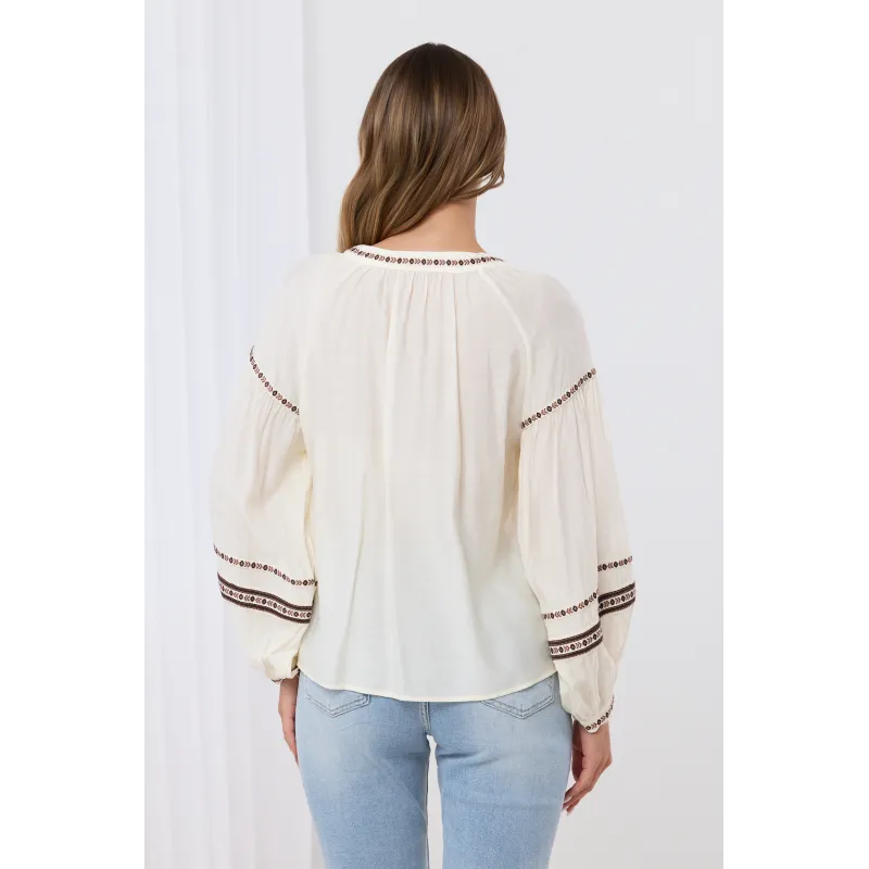 Bluzka boho z haftem i wiązaniem przy dekolcie