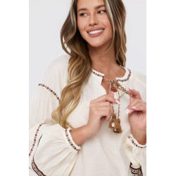 Bluzka boho z haftem i wiązaniem przy dekolcie