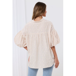 Asymetryczna koszula w kratę z ażurowymi haftami