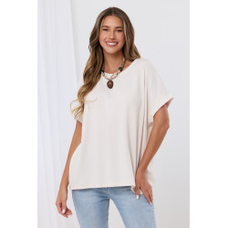 Bluzka oversize z biżuteryjnym akcentem