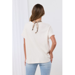 Bluzka oversize z biżuteryjnym akcentem