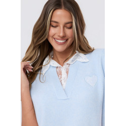 Sweter z koronkowym kołnierzem