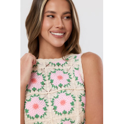 Bluzka szydełkowa crop top z geometrycznym wzorem