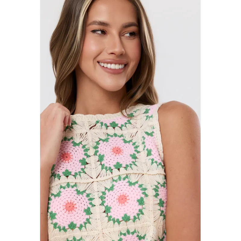 Bluzka szydełkowa crop top z geometrycznym wzorem