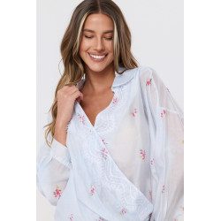 Bluzka kopertowa z motywem kwiatowym i koronkowym wykończeniem