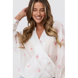 Bluzka kopertowa z motywem kwiatowym i koronkowym wykończeniem