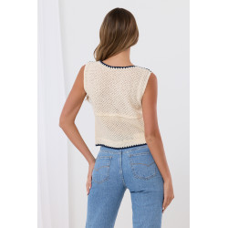 Ażurowa bluzka z haftowanymi kwiatami