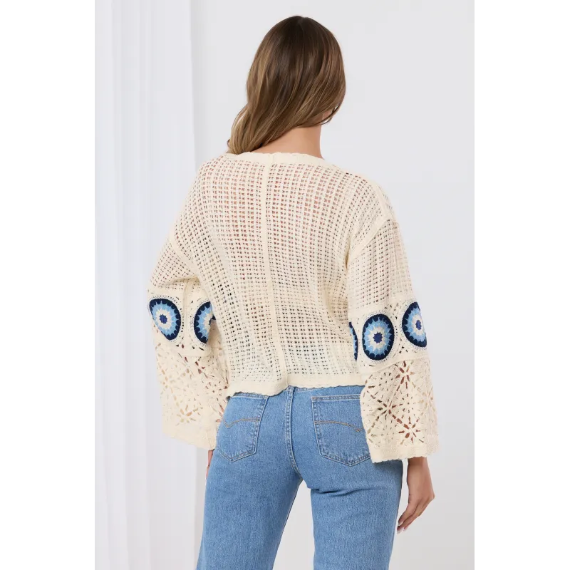 Ażurowa bluzka boho z szydełkowymi motywami