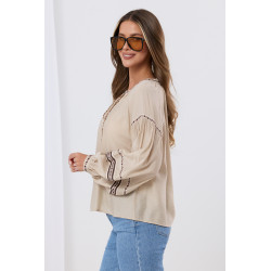 Bluzka boho z haftem i wiązaniem przy dekolcie