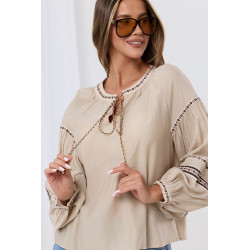 Bluzka boho z haftem i wiązaniem przy dekolcie