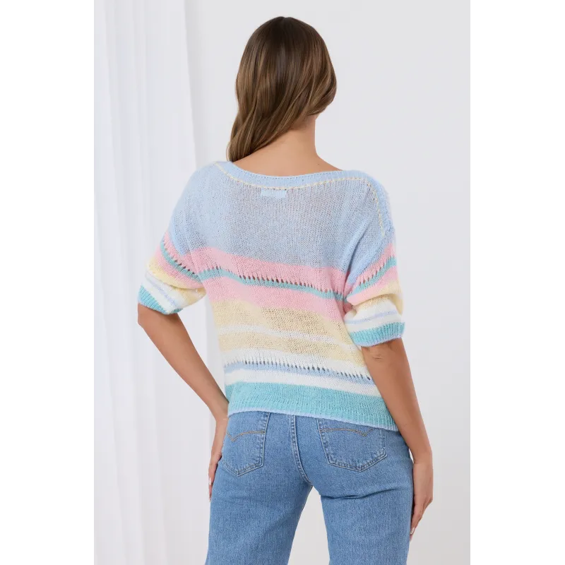 Pastelowy sweter w poziome paski z krótkim rękawem