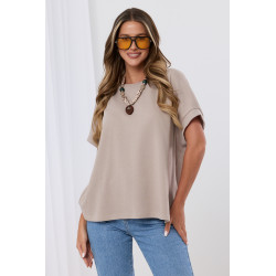Bluzka oversize z biżuteryjnym akcentem