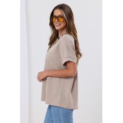 Bluzka oversize z biżuteryjnym akcentem