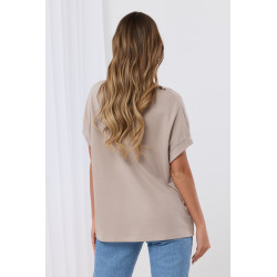 Bluzka oversize z biżuteryjnym akcentem