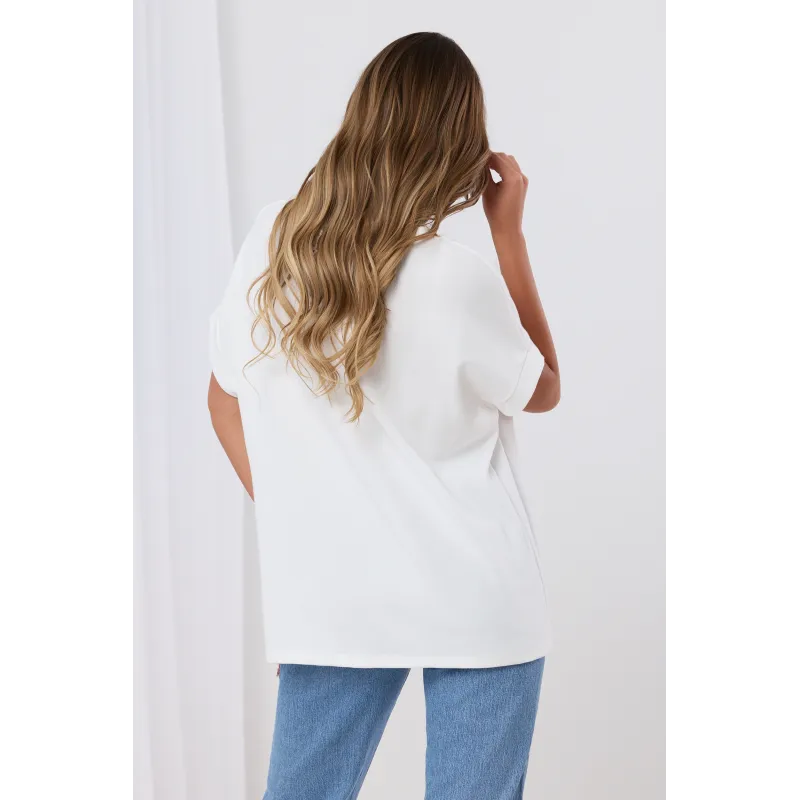 Bluzka oversize z biżuteryjnym akcentem