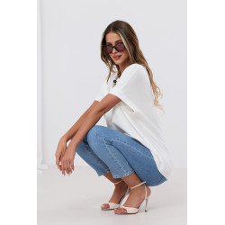 Bluzka oversize z biżuteryjnym akcentem