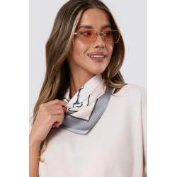 Bluzka oversize z krótkim rękawem i ozdobną apaszką