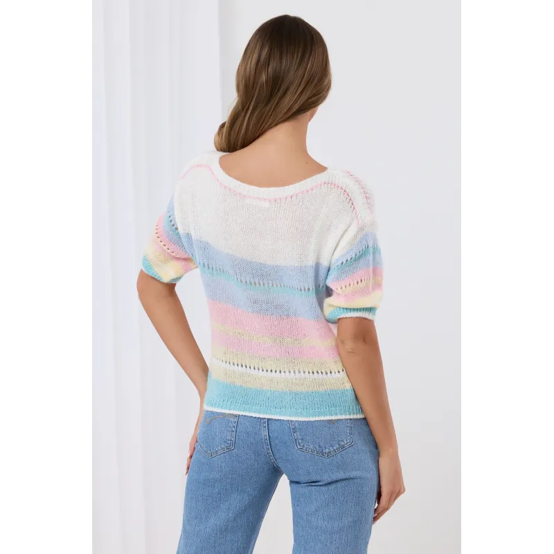 Pastelowy sweter w poziome paski z krótkim rękawem