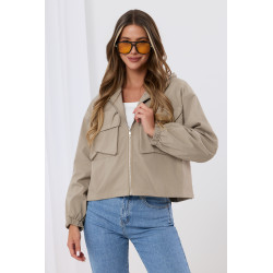 Krótka kurtka z kapturem i dużymi kieszeniami