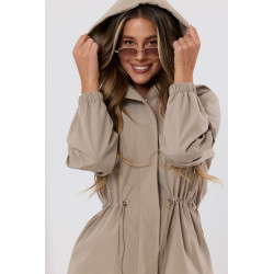 Kurtka przejściowa z kapturem i regulacją w talii