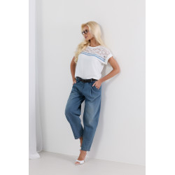 Jeansy typu mom fit z paskiem