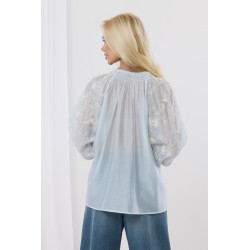Zwiewna bluzka z haftem i troczkami