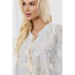 Zwiewna bluzka z haftem i troczkami