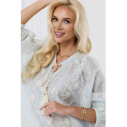 Zwiewna bluzka z haftem i troczkami