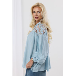Bluzka z koronkowymi wstawkami na ramionach