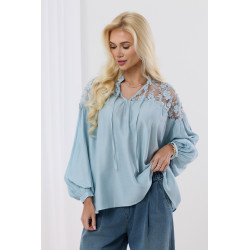 Bluzka z koronkowymi wstawkami na ramionach