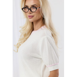 Ażurowy sweter z krótkim rękawem i kontrastowym wykończeniem