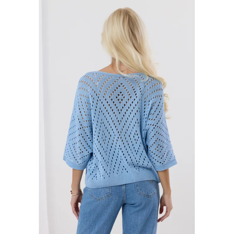 Ażurowy sweter o luźnym kroju