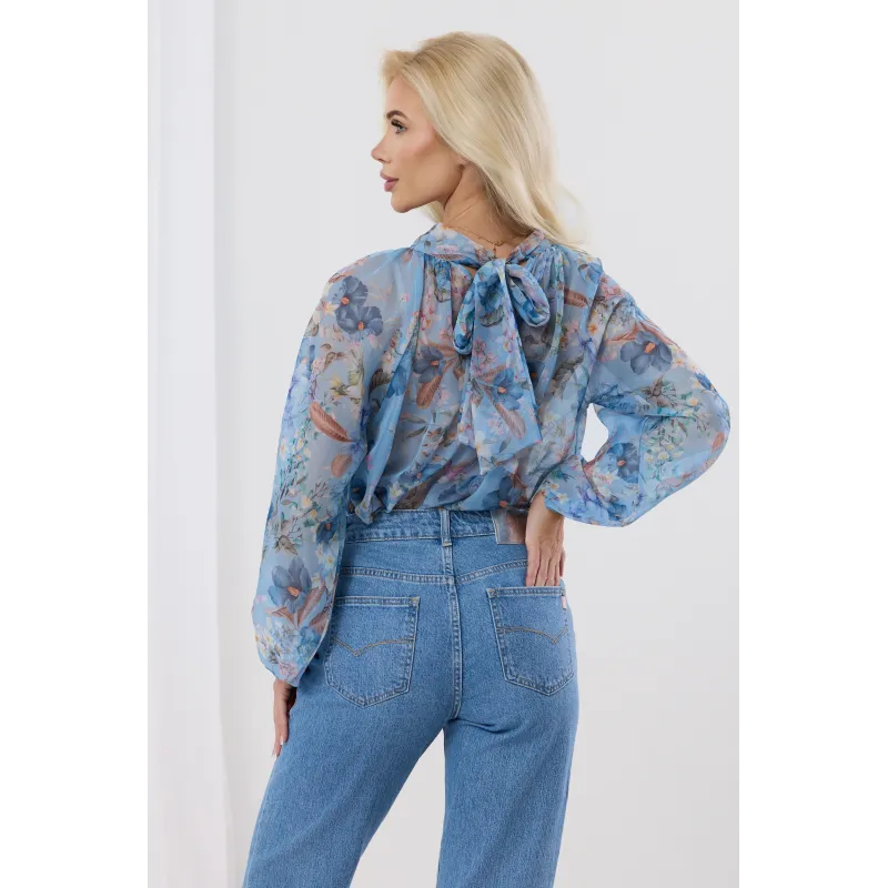 Elegancka bluzka z motywem kwiatowym i bufiastymi rękawami