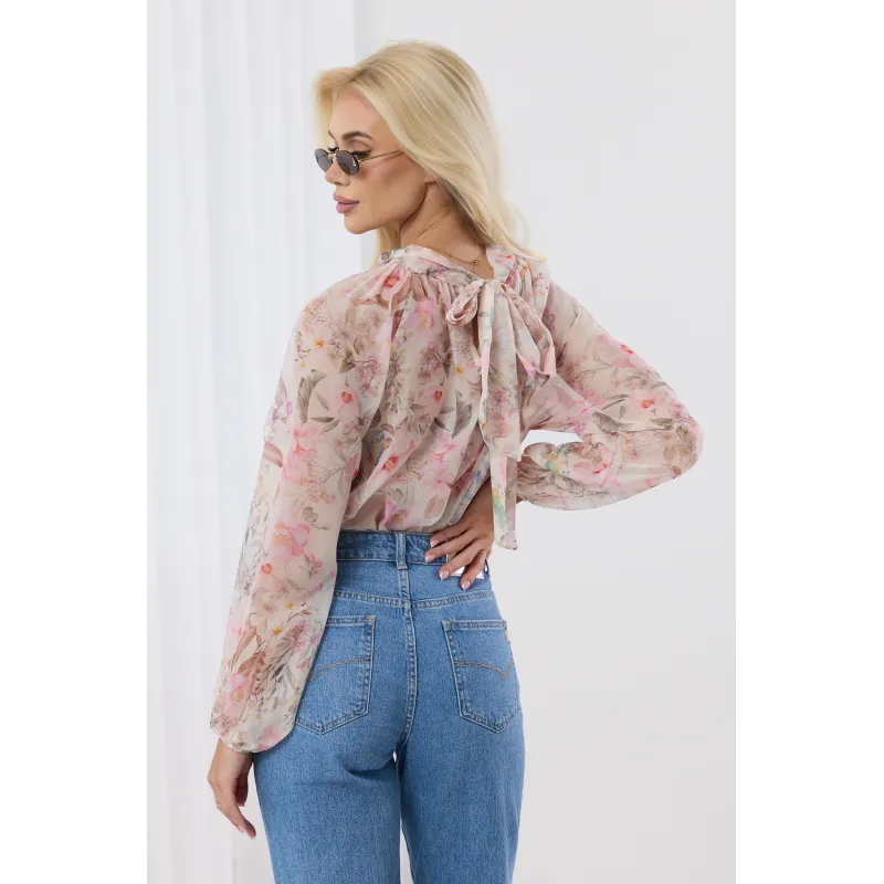 Elegancka bluzka z motywem kwiatowym i bufiastymi rękawami