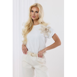 Bluzka z ozdobnym kwiatem na ramieniu