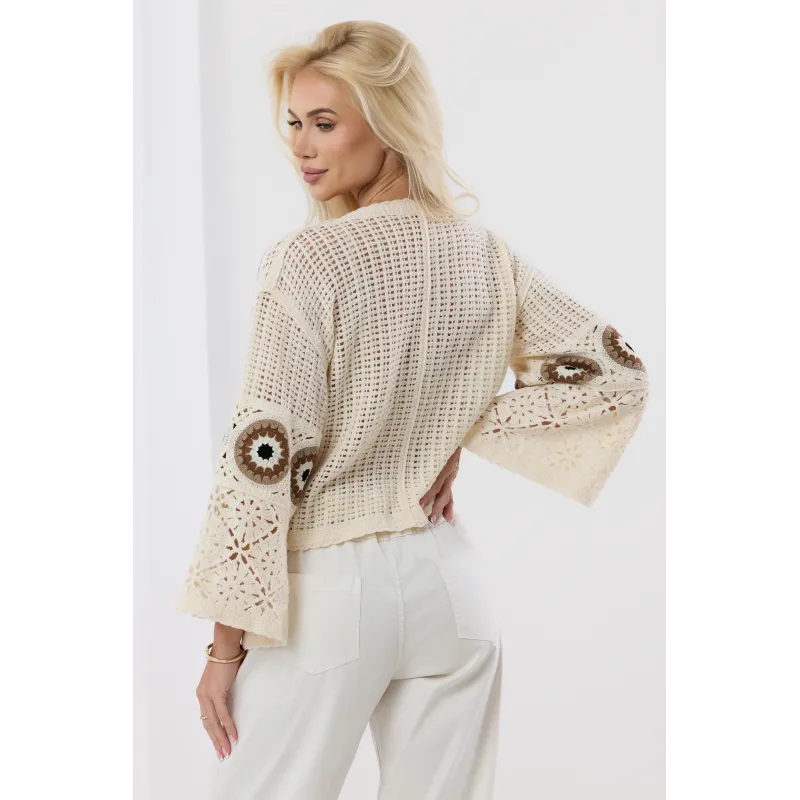 Ażurowa bluzka boho z szydełkowymi motywami