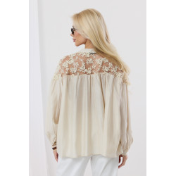 Bluzka z koronkowymi wstawkami na ramionach