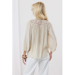 Bluzka w stylu boho z ażurowymi wstawkami