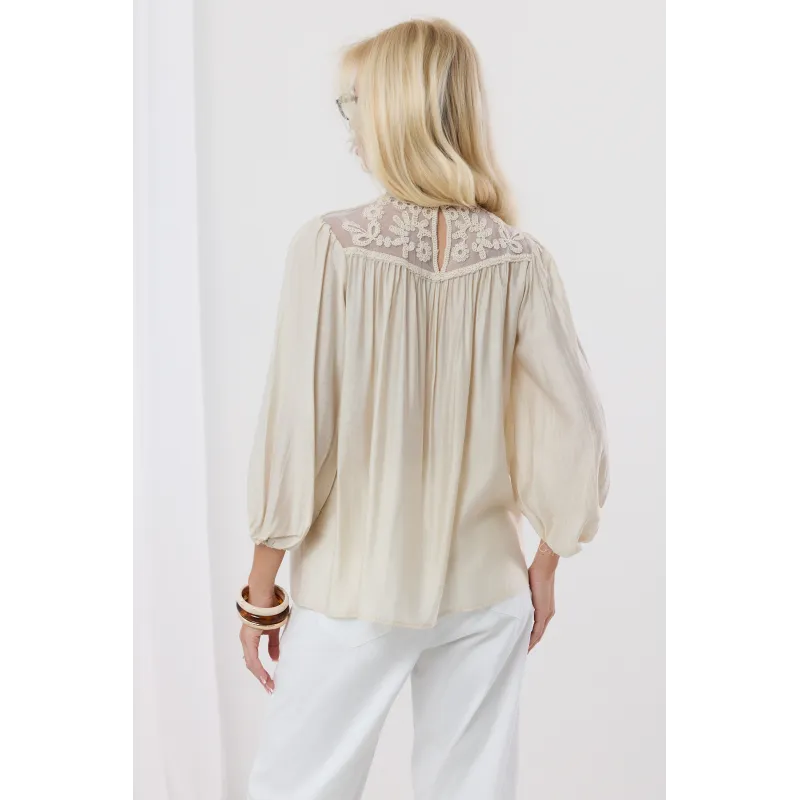 Bluzka w stylu boho z ażurowymi wstawkami