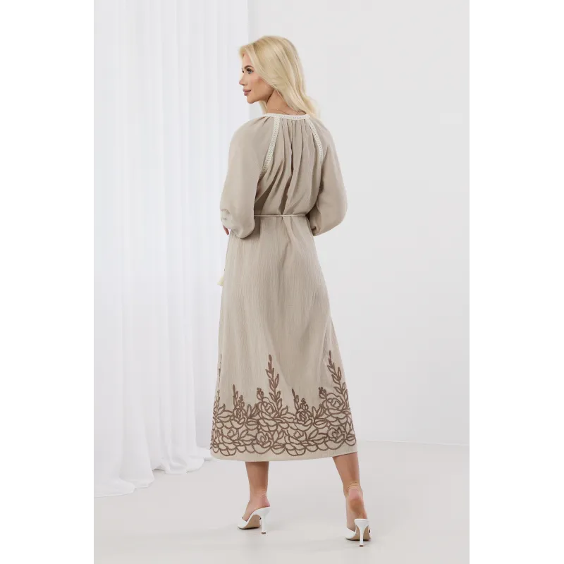 Sukienka midi w stylu boho z haftem i chwostami