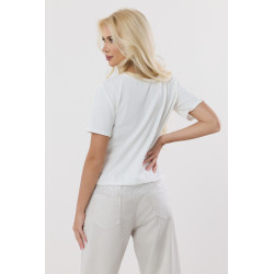 Bluzka z napisem i koronkowym wykończeniem