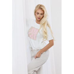 Bluzka z napisem i koronkowym wykończeniem