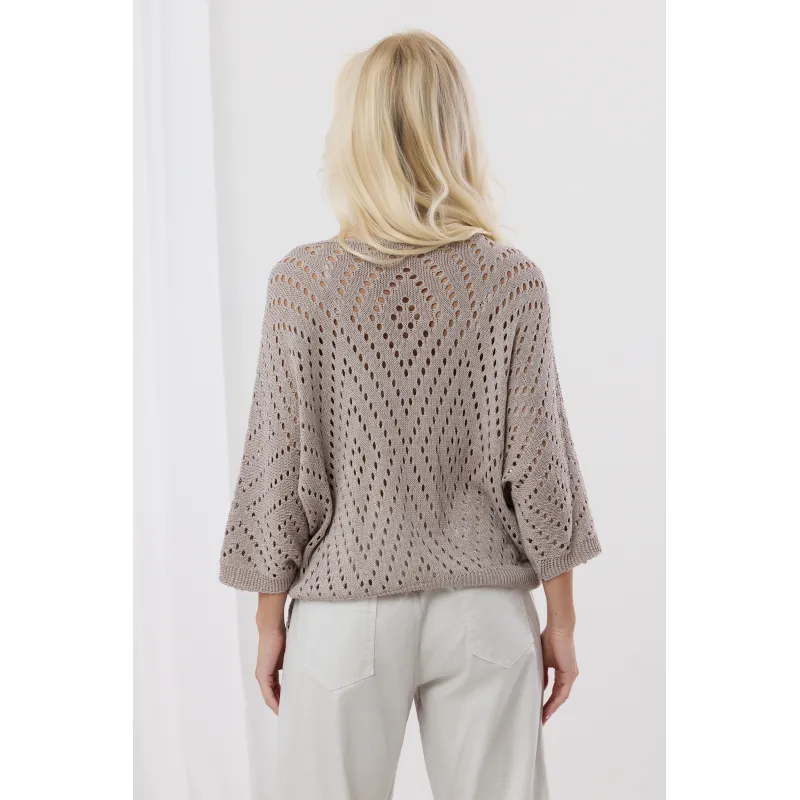 Ażurowy sweter o luźnym kroju
