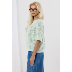 Luźny sweter z szerokimi rękawami i ozdobnym splotem