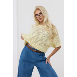 Luźny sweter z szerokimi rękawami i ozdobnym splotem