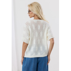 Luźny sweter z szerokimi rękawami i ozdobnym splotem