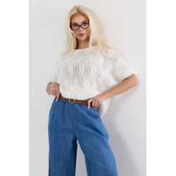 Luźny sweter z szerokimi rękawami i ozdobnym splotem