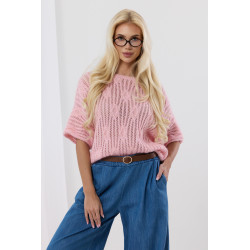Luźny sweter z szerokimi rękawami i ozdobnym splotem